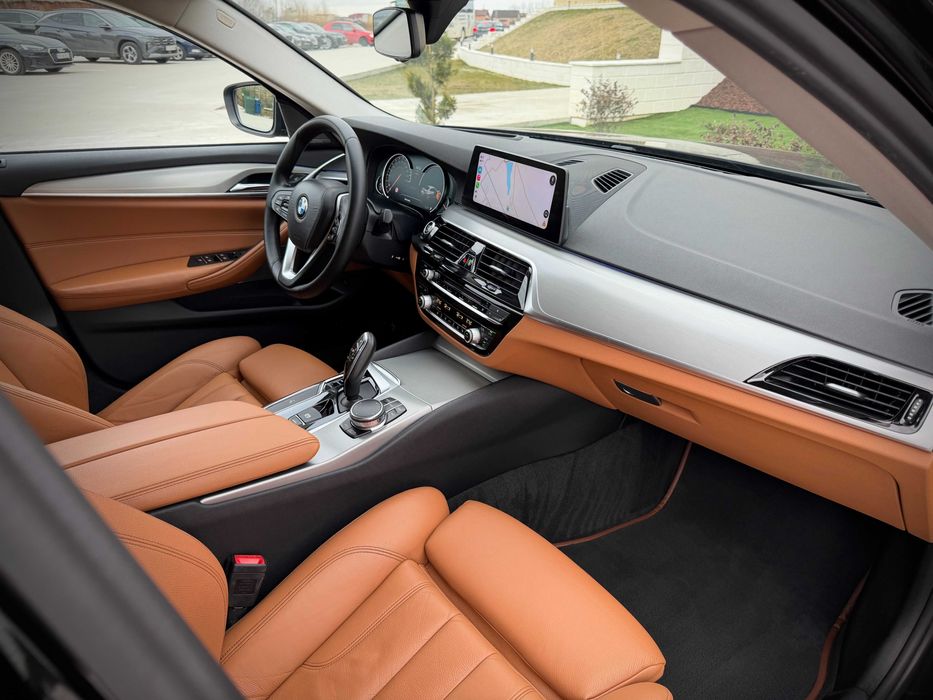 BMW Seria 5 520d /X DRIVE / Harman Kardon / Keyless / Navi 4K
