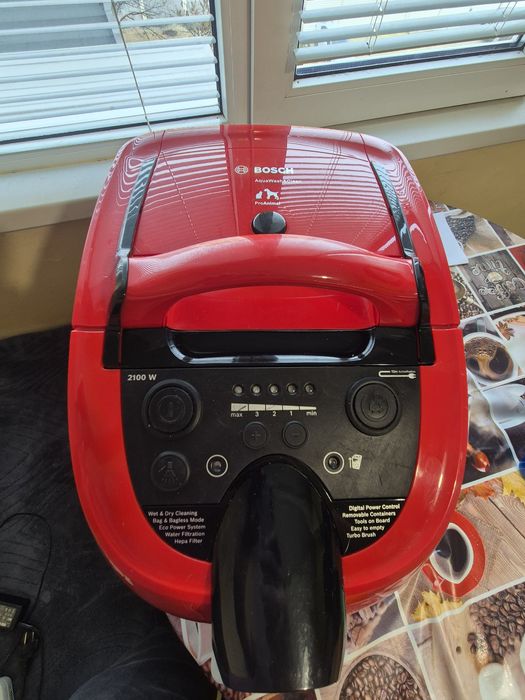 Прахосмукачкa за сухо и мокро почистване BOSCH PROANIMAL Серия 4