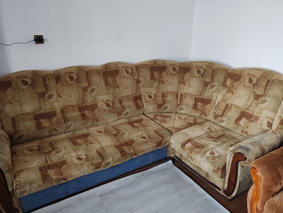 Продам два дивана