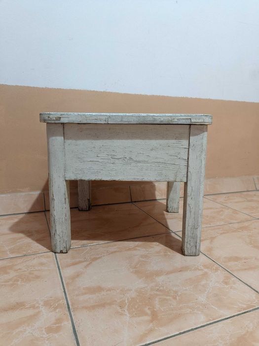 Табуретка сундук, стул.