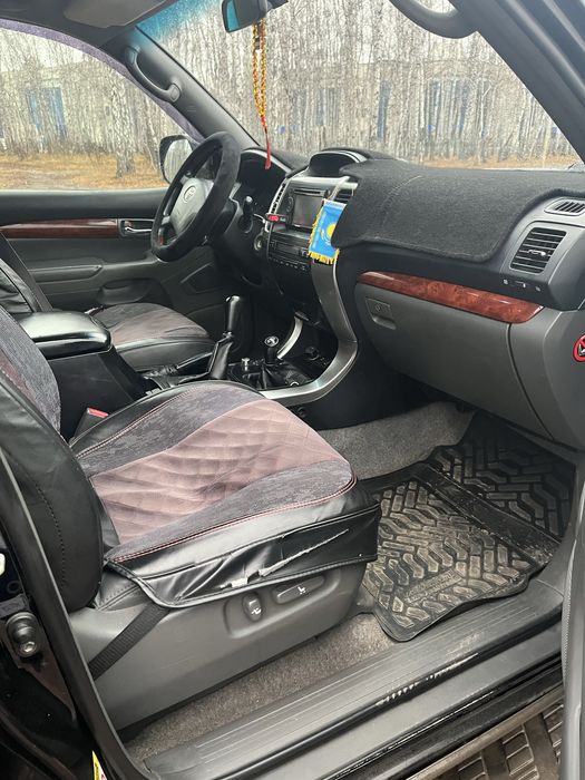 Машина Ланд Крузер 2007г