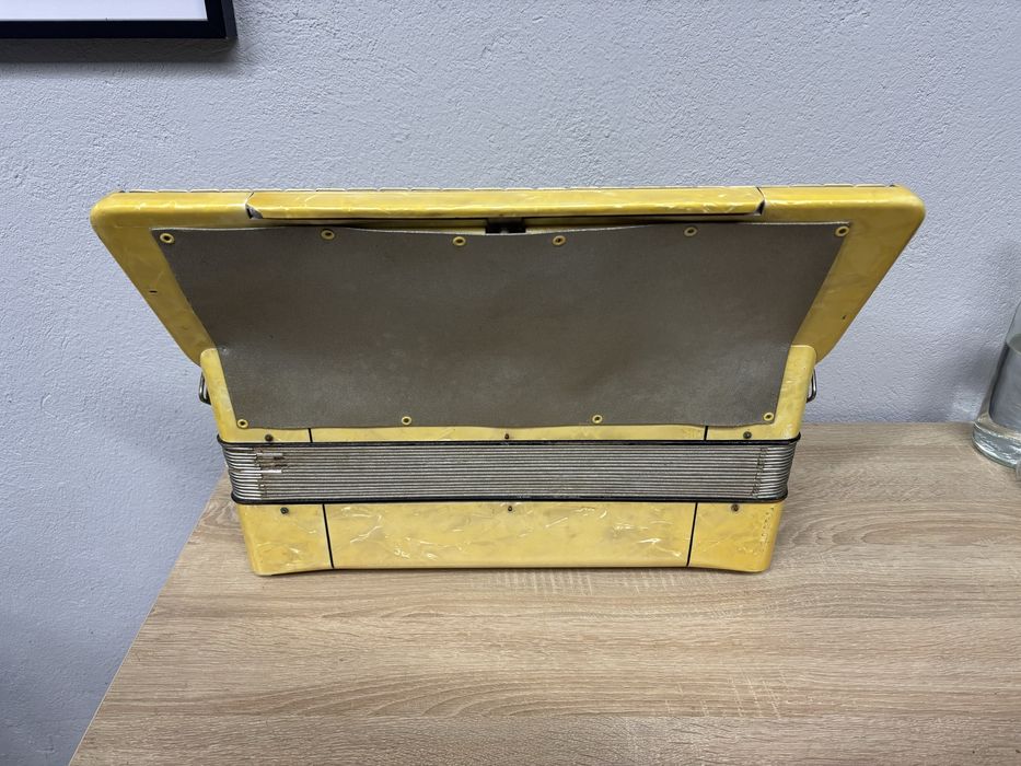 Acordeon Hohner Verdi 3 cu 120 de basi clapa scurta