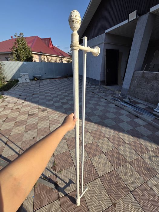 Продам карниз и люстры