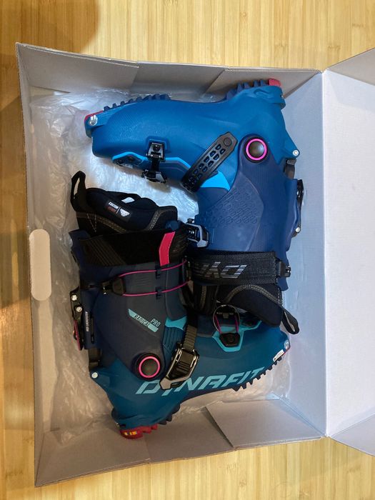 Set schiuri de tura, clapari, legaturi si piei de foca Dynafit