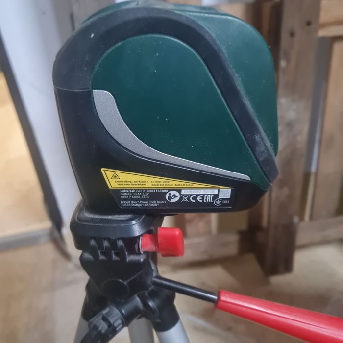 Nivelă laser Bosch UniversalLevel 2 + trepied + borsetă + cutie – impecabilă