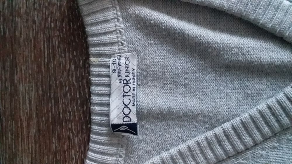 Кофта, безрукавки для школьника 9-10 лет