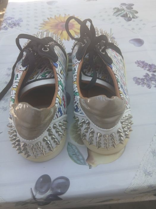 Vând adidași Christian Louboutin