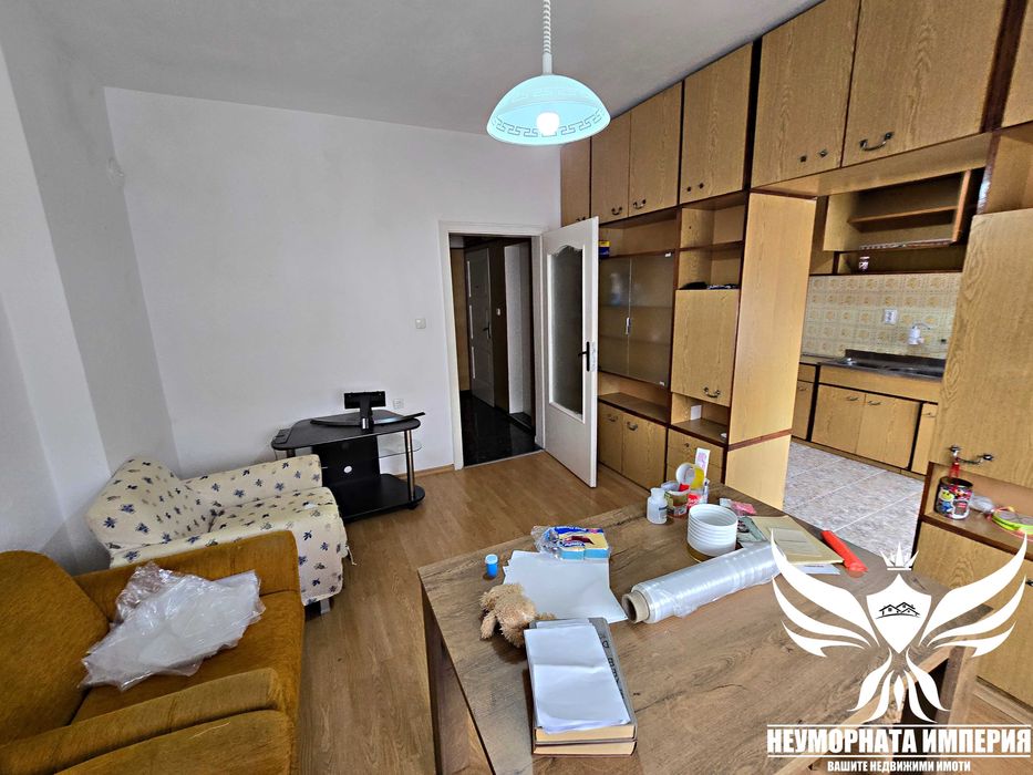 Продавам четиристаен апартамент 118кв. 3ет. гр.Асеновград, стадиона