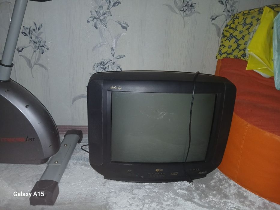 продам телевизор LG