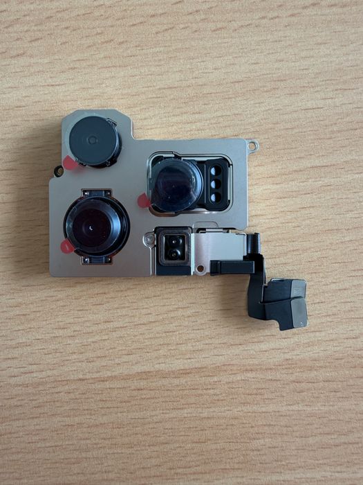 Camera originala iPhone 16 Pro Max