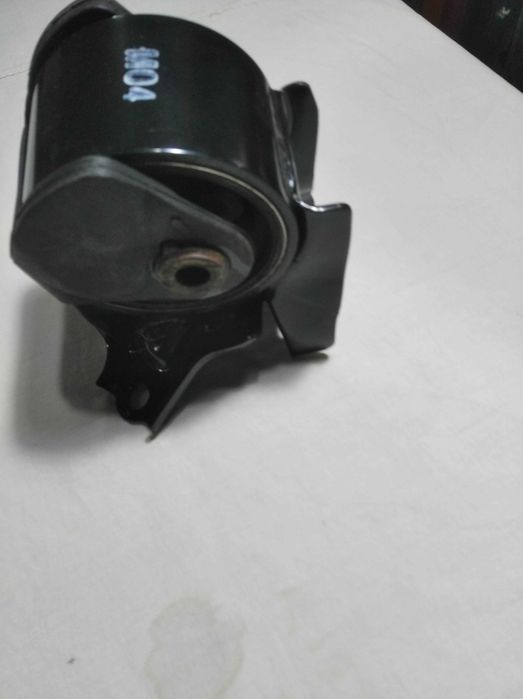 218142Е400 подушка крепления двигателя