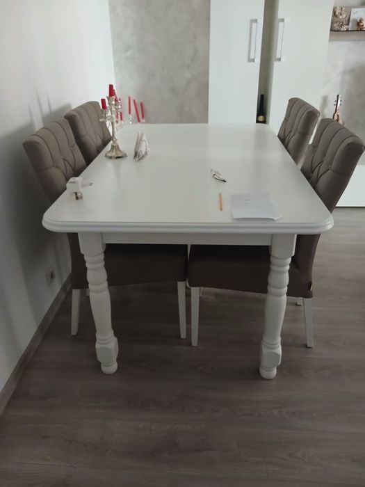 Masa extensibila  si 4 scaune