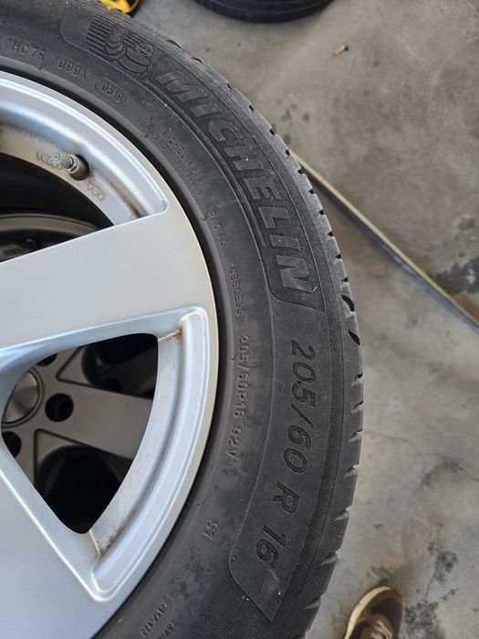 2 Броя 205/60/16 Michelin 5,2mm
