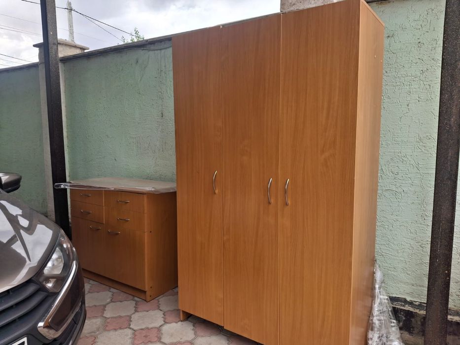 Шкаф хороший, на самовывоз
