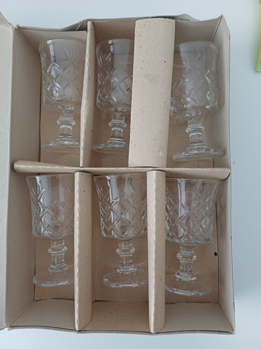 Продам недорого хрустальные рюмки