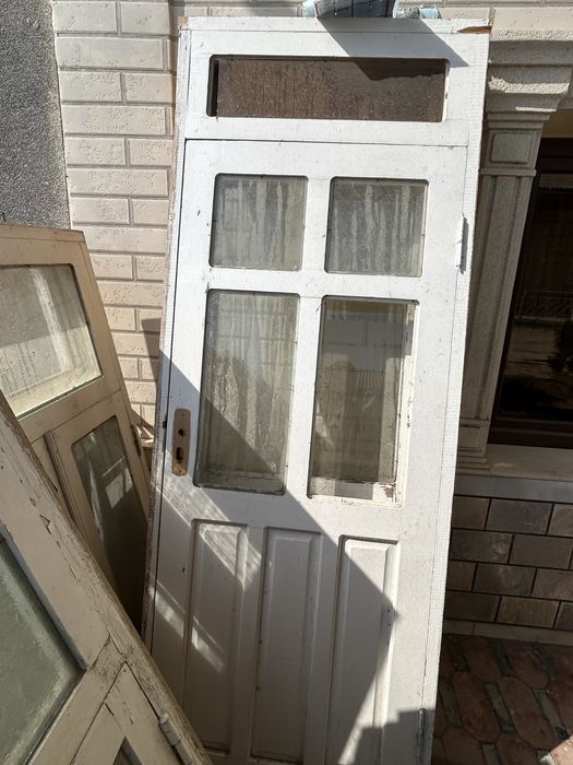 Eshik-derazalar kelishilgan holda!