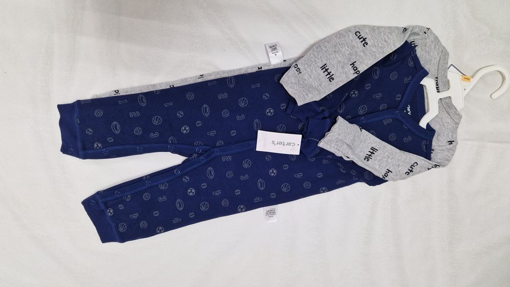 Комплект детских слипов от Carter's.