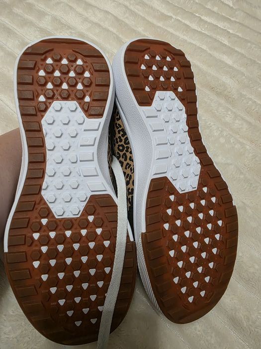 Чисто нови кецове Vans