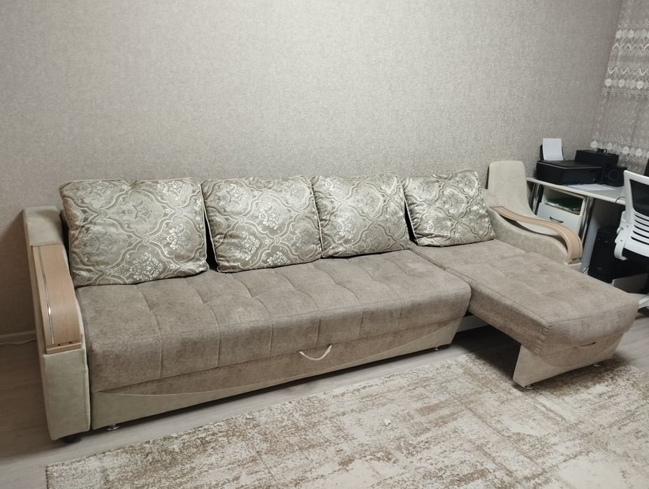 Продам угловой диван.