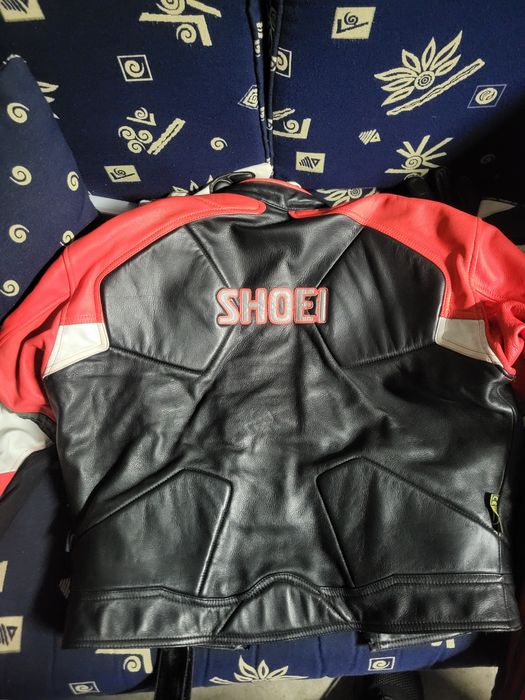 Продавам мото кожен екип shoei