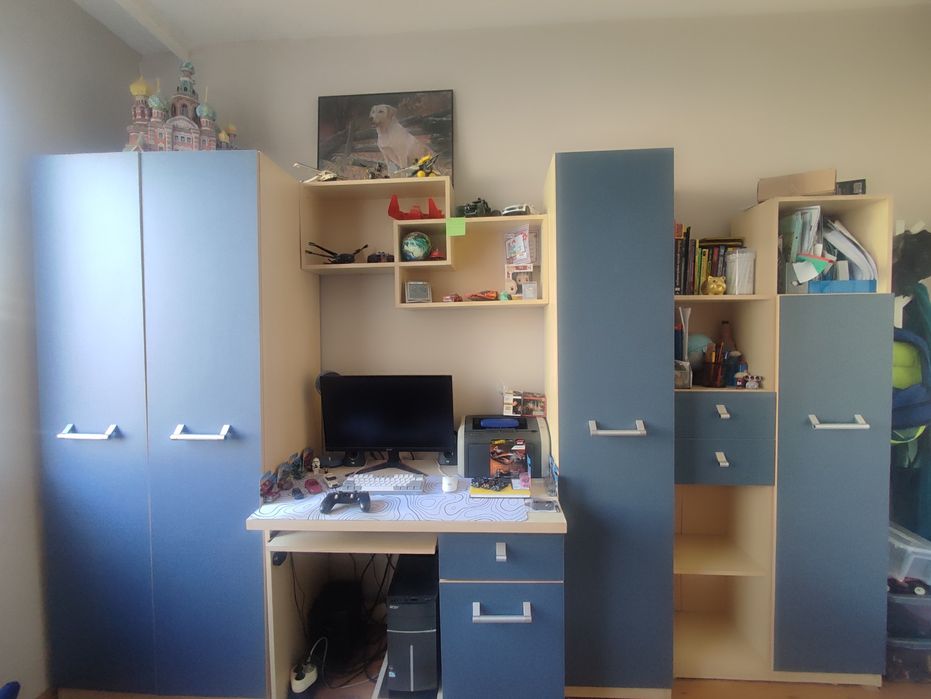 Продавам мебели за детска стая, подходящи за момче!