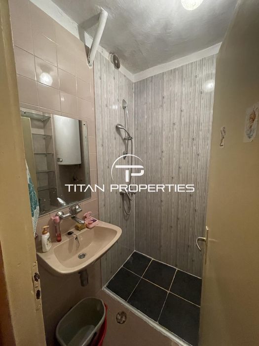 Тристаен, под наем, Център