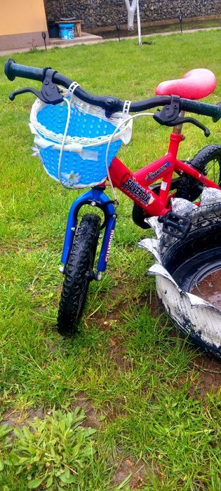 Bicicletă cu roți ajutătoare