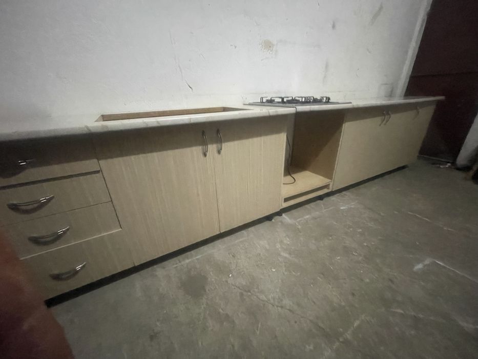 Vand mobila de bucatarie