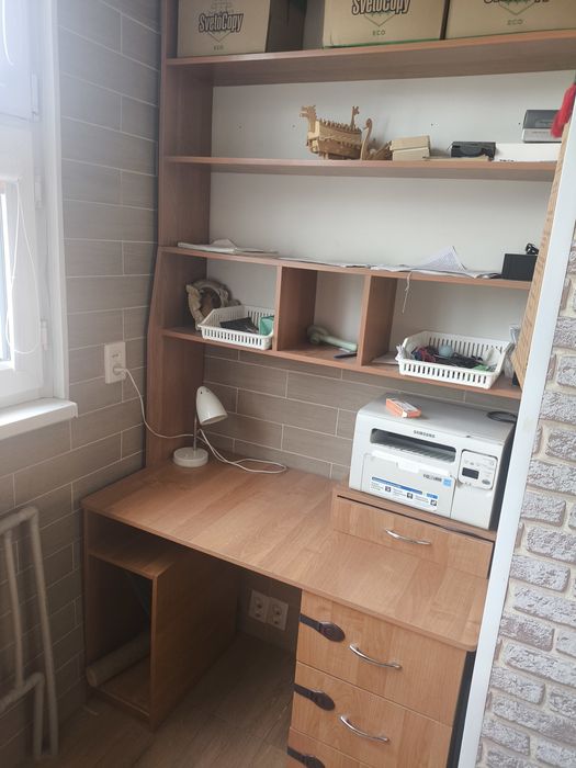 Срочно продаём стол и комод