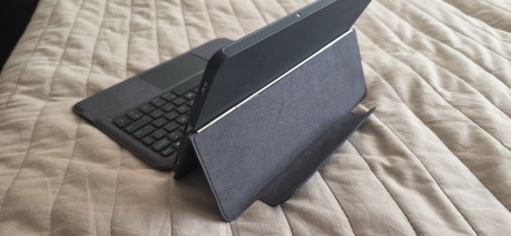 Samsung Tab S11, ecran AMOLED, 128GB, 12GB Ram, aproape nouă + Pen + Tastatura cu iluminare