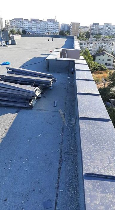 Reparații acoperișuri de urgență