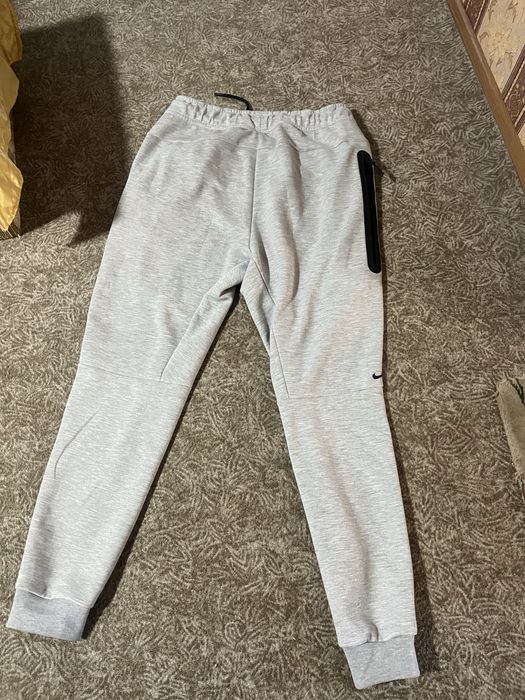 Nike tech fleece М размер сив