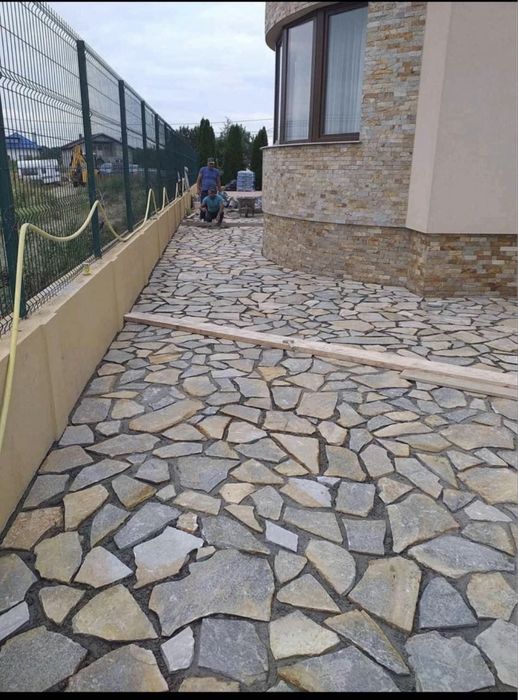 Vand si montez piatra naturala de grecia  ma deplasez in toata tara