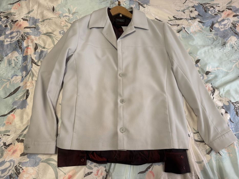 Подарявам костюм за абитюрент с риза