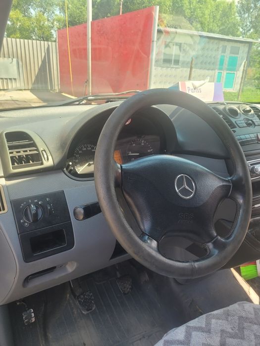 Vând Mercedes vito