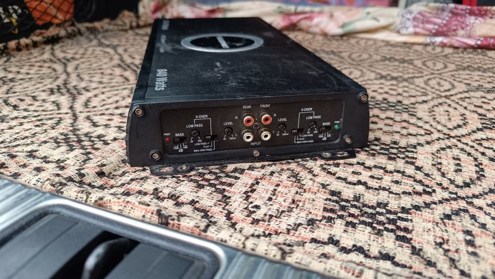 Усилвател Blaupunkt GTA 470 Mystic-840 Watts