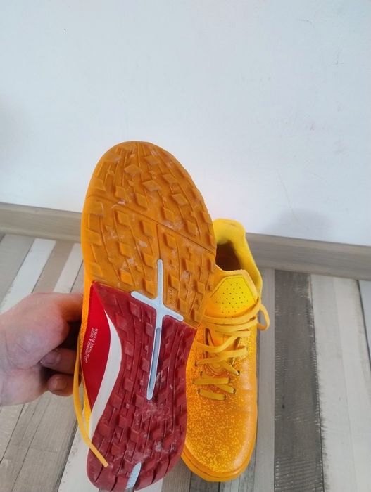 Vând ghete fotbal sintetic