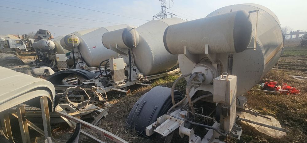 Beton mikser bochkasi sotiladi 12m³ 10m³