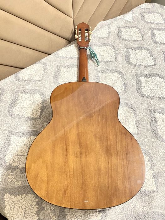 Новая Yamaha C40 — классическая гитара 4/4, оригинал