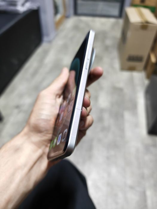 Xiaomi 15 ultra 12/256 в идеальном состоянии