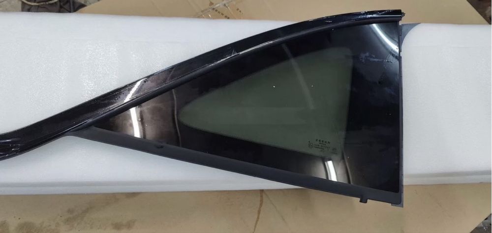 Стекло (Форточка)боковины задней правой Zeekr 9