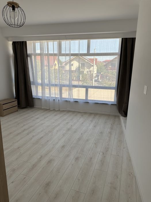 Inchiriez apartament la casa