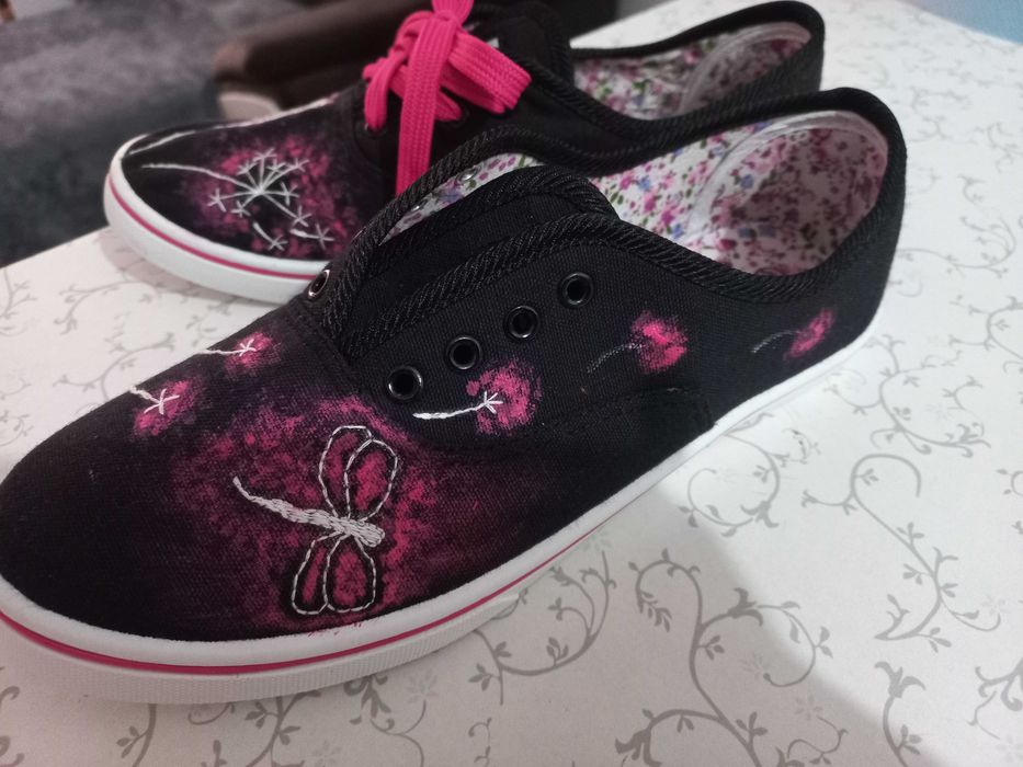 Кецове ръчна релефна бродерия