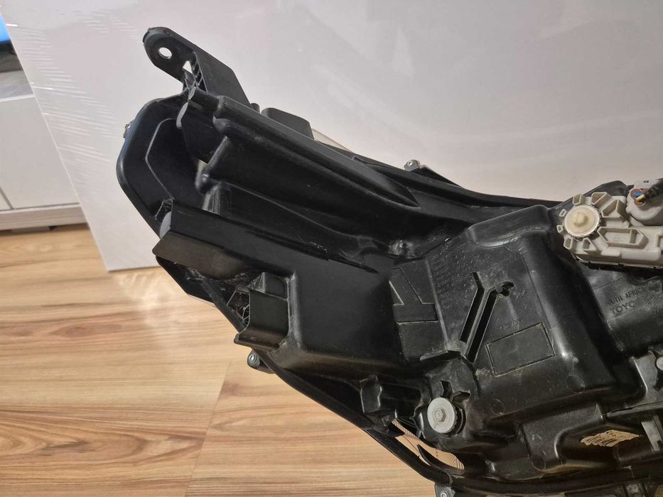 Far stanga Toyota Hilux Full LED An 2019 - 2024 cod 81110-0kx01