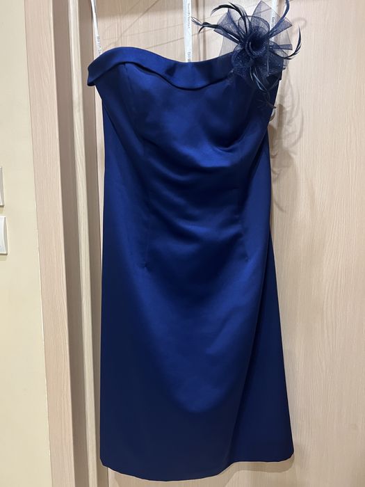 Елегантна синя сатенена рокля, номер 38