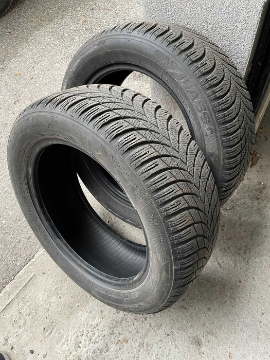 Продавам две зимни гуми Lassa 205/55/16
