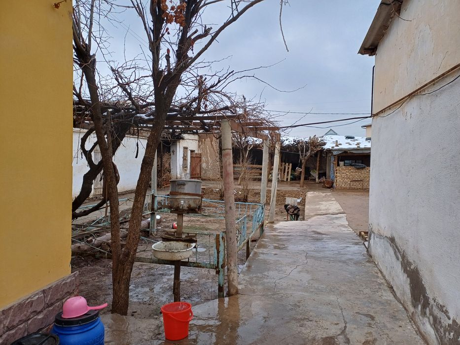 Уй сотилади Ангор АЛИШЕР НАВОЙИ КУЧАСИ 25 УЙ