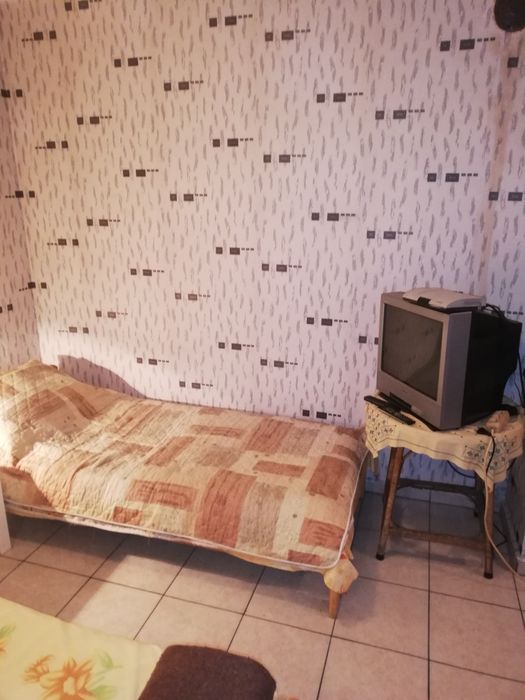 Нощувки в самостоятелни стаи с бани и Т. за сам от 8 евр.до 16