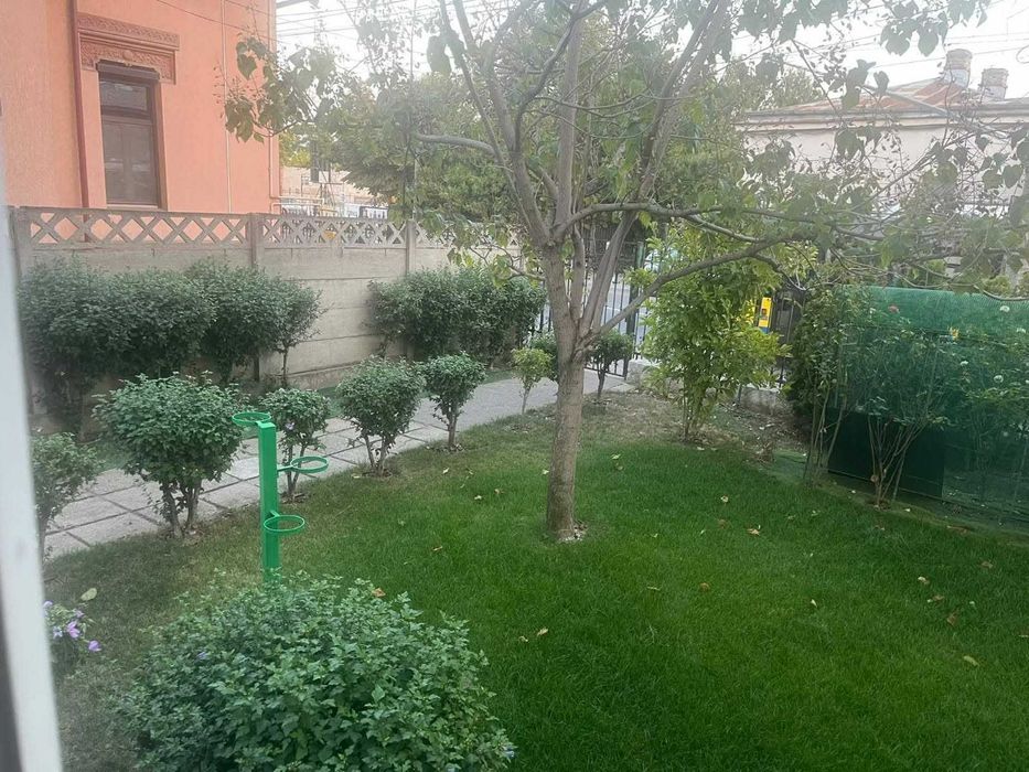 Inchiriez apartament cu 3 camere central