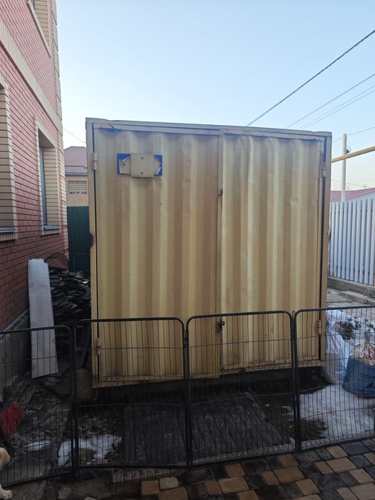 Контейнер с полками